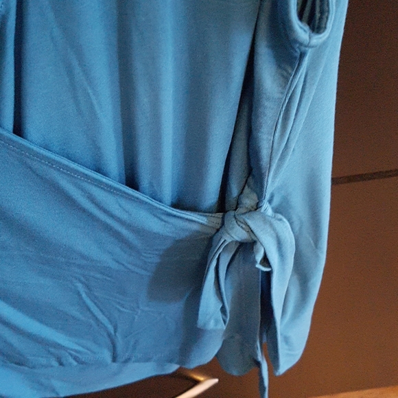 LNBF WRAP TOP - Picture 3 of 4